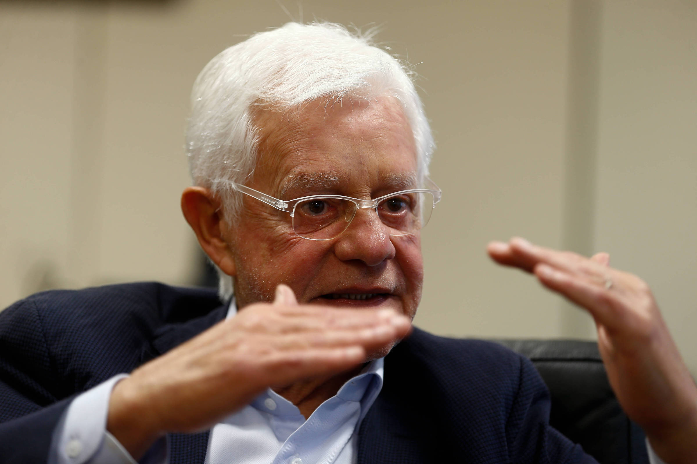 Política para controlar preço dos combustíveis tem de ser permanente, diz Moreira
